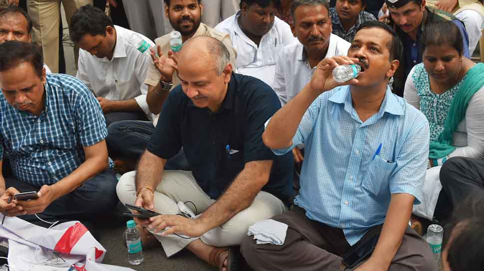 Kejriwal gets backing from Yechury, Tejashwi and Kamal Haasan over dharna at Delhi L-G&#039;s office
