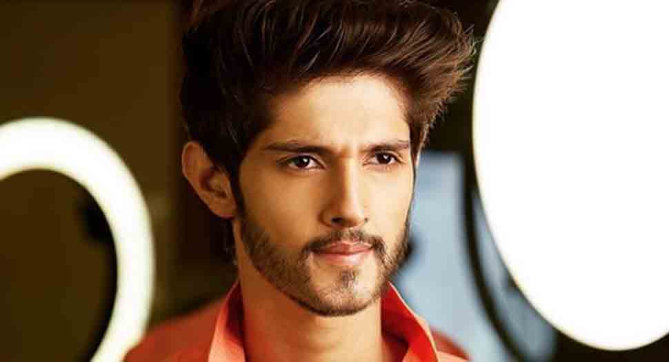 Ex-Bigg Boss contestant Rohan Mehra blasts airline for misbehaviour, abusing female co-passenger 