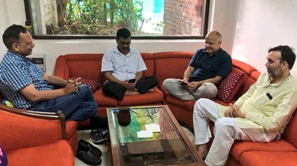 Arvind Kejriwal continues sit-in protest at L-G&#039;s office, AAP gears up for mass agitation at PMO
