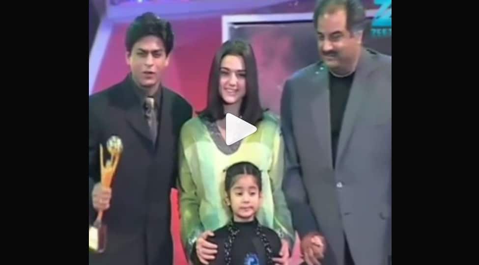When little Janhvi Kapoor gave the Best Actor Award to Shah Rukh Khan-Watch