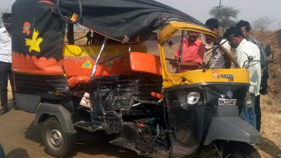 Four killed as car hits auto-rickshaw in Nashik