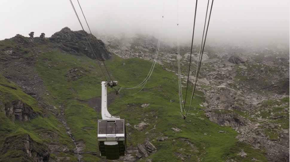 On James Bond mountain, Swiss cable car breaks down On James Bond mountain, Swiss cable car breaks down