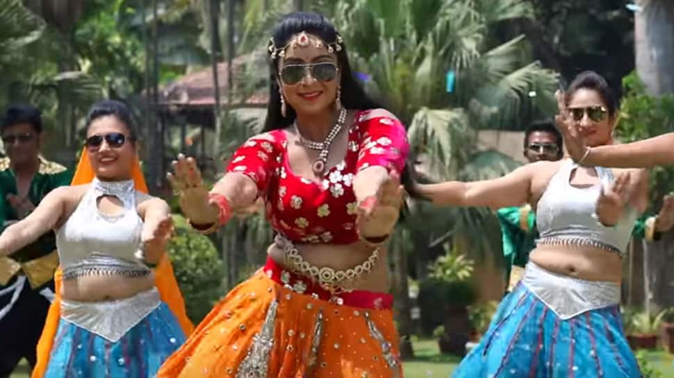 Bhojpuri siren Shubhi Sharma&#039;s latest song &#039;Hile Patna Rajdhani&#039; has set the internet on fire! Watch 