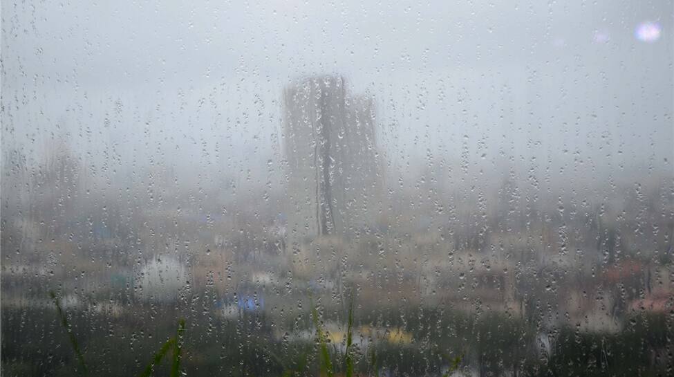 Heavy showers lashes Mumbai In Pics News Zee News