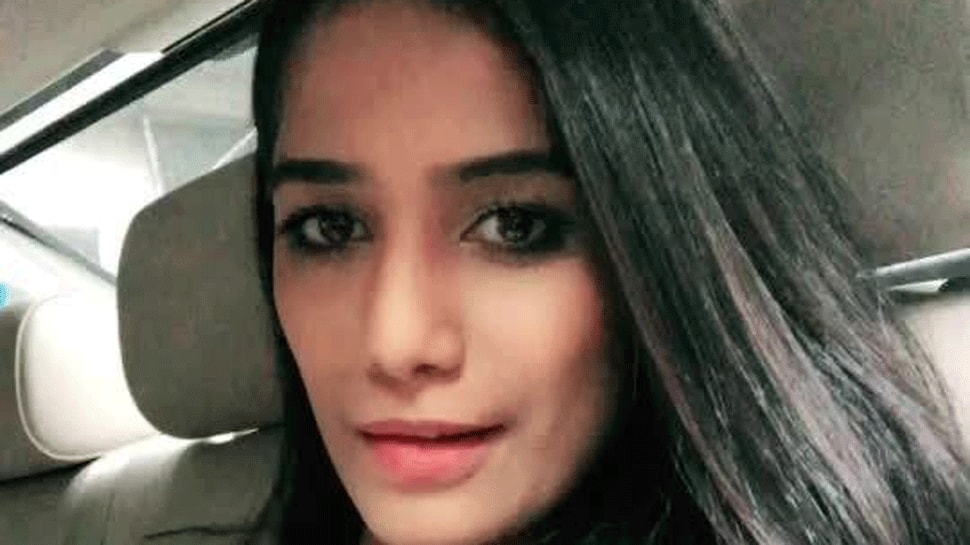 Poonam Pandey asks if condom is included in banned plastic items; Twitterati respond to her question