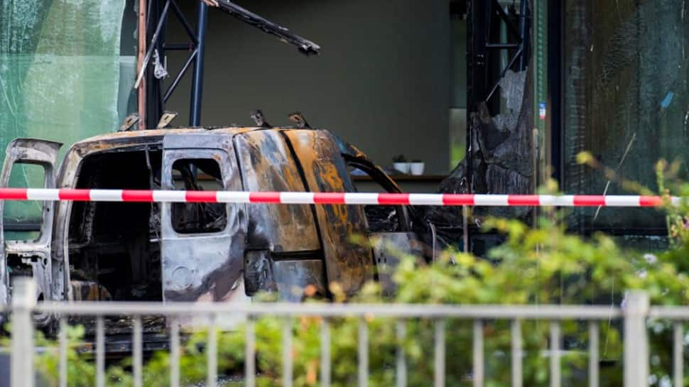 Van drives into head office of Dutch newspaper De Telegraaf, shatters its glass facade