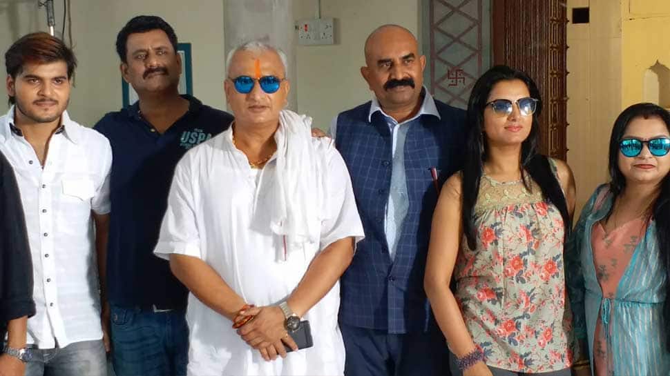 Bhojpuri superstar Arvind Akela Kallu&#039;s smile captivates debutante Sonalika Prasad