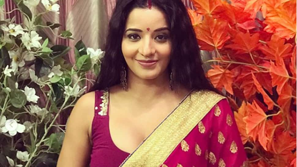 Bhojpuri siren Monalisa poses in ethnic, you won&#039;t be able to take eyes off her—See pics