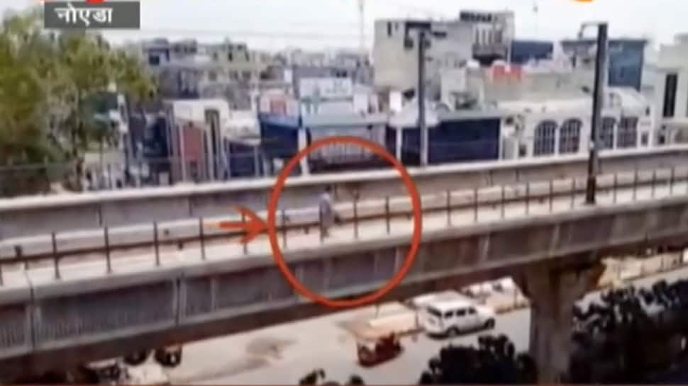 Woman walks on Delhi metro track in an alleged bid to commit suicide - Watch viral video