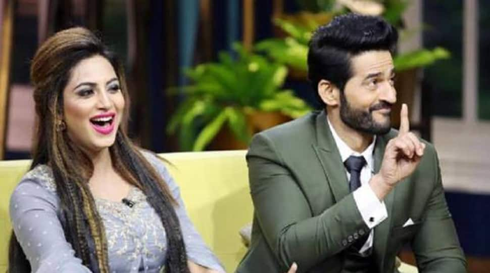 Bigg Boss 11 contestants Hiten Tejwani and Arshi Khan are back and how! Watch video