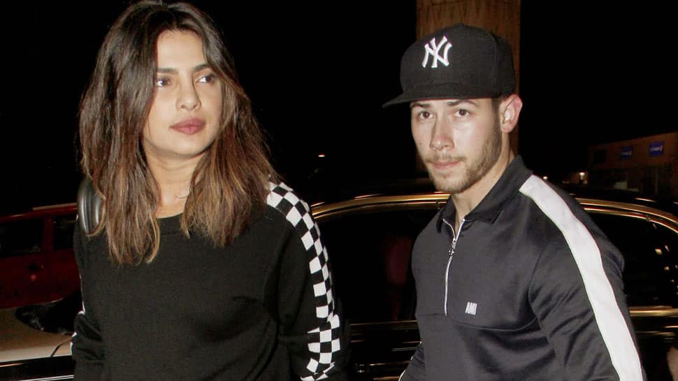 Priyanka Chopra-Nick Jonas go cycling on NYC streets and we can&#039;t keep calm! Pics