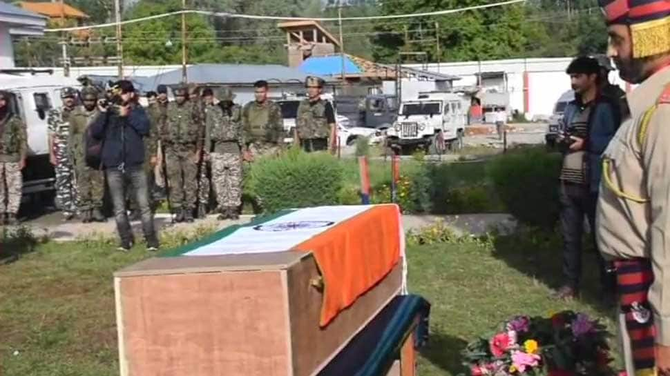 J&amp;K Police constable laid to rest with full state honours, locals attend last rites in Shopian