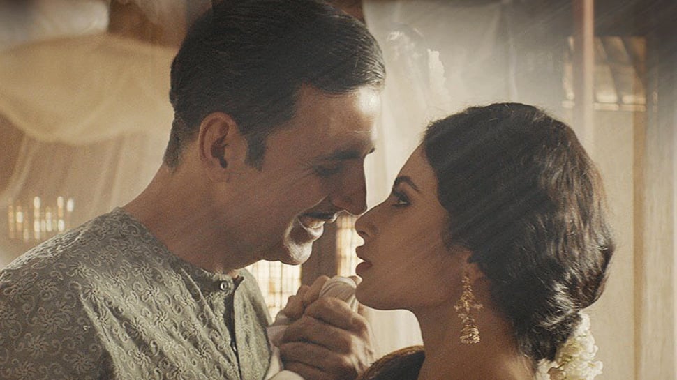 Akshay Kumar and Mouni Roy&#039;s Naino Ne Baandhi song from Gold is pure romance - Watch