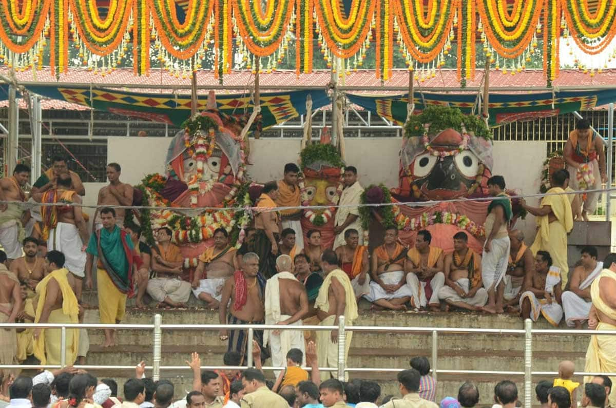 Jagannath Rath Yatra begins, PM Narendra Modi sends offerings, Amit Shah attends &#039;aarti&#039; in Ahmedabad