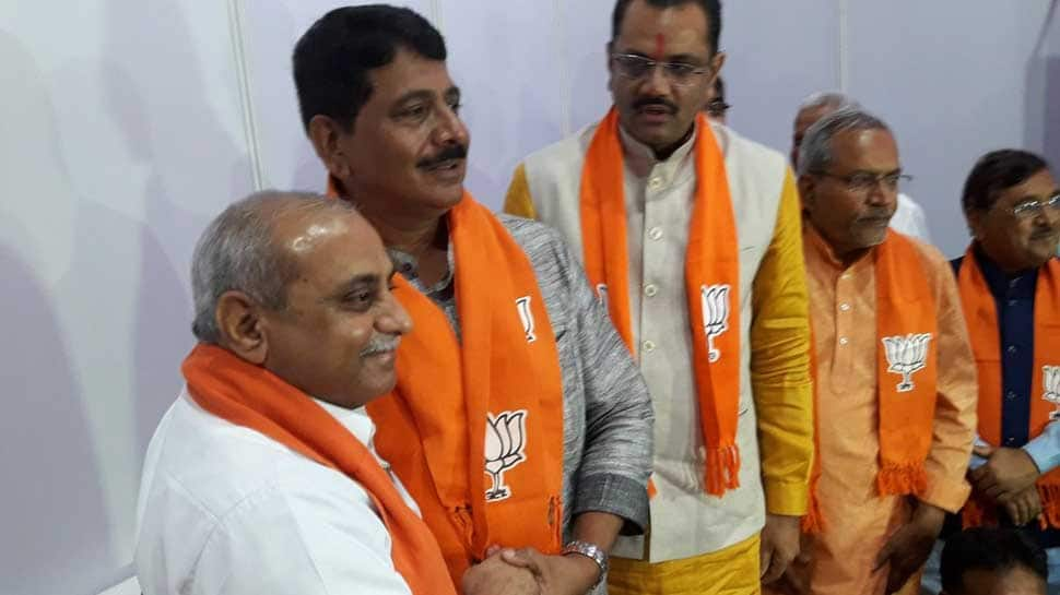 Setback for Congress in Gujarat as Shankersinh Vaghela&#039;s son joins BJP 