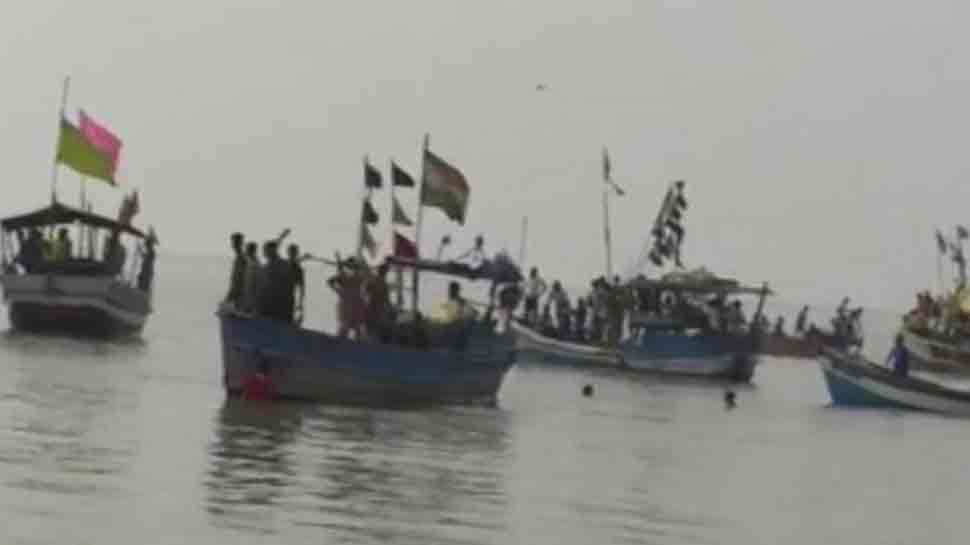 Boat carrying 30 people capsizes in Andhra Pradesh&#039;s east Godavari, 7 missing