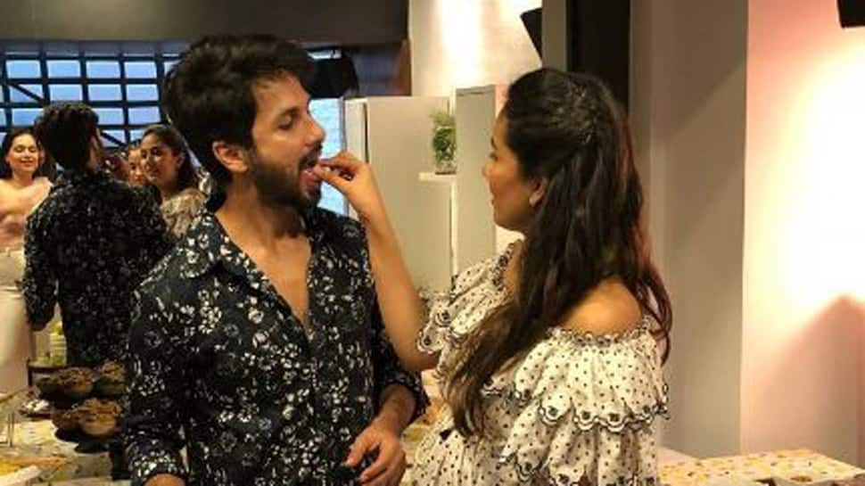 Mira Rajput glows in her second baby shower with hubby Shahid Kapoor by her side-See pics