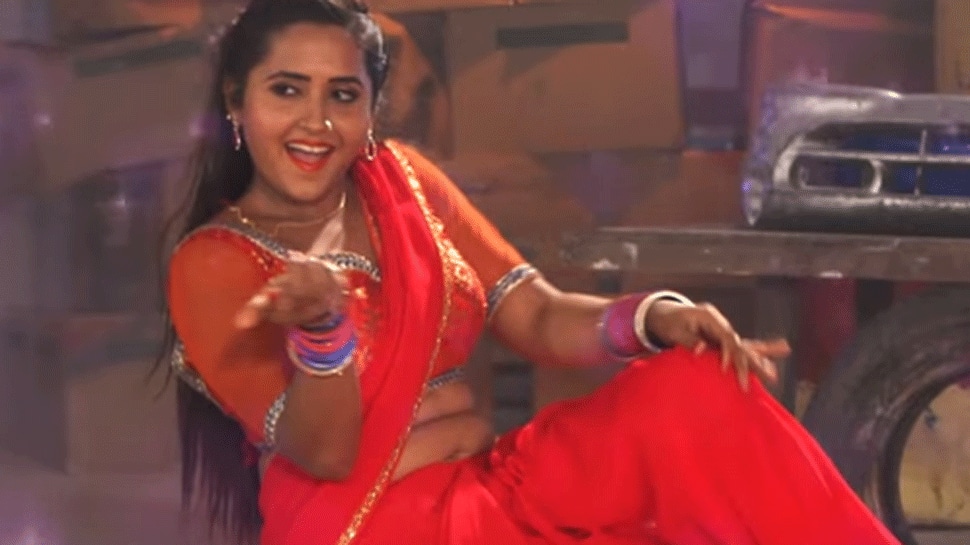 Kajal Raghwani&#039;s new Bhojpuri song Badlab Bhatar Ae Balamu will make you groove in desi style - Watch