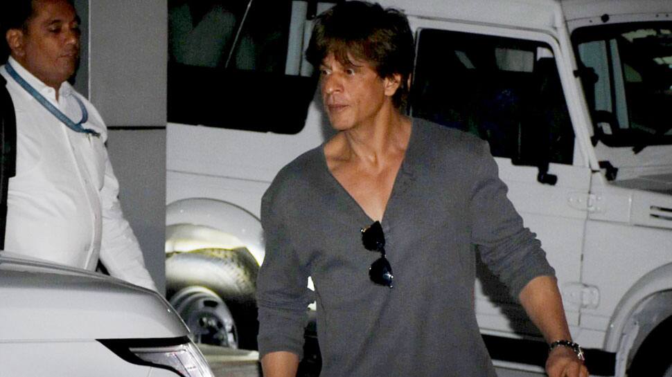 Shah Rukh Khan shoots late night at Marine Drive, video goes viral—Watch