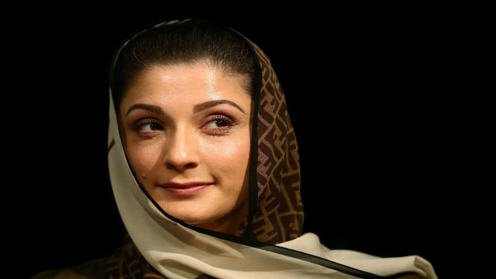 Jail over rest house: Maryam refuses to leave father Nawaz Sharif&#039;s side