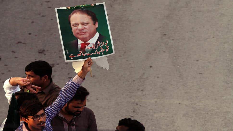 Inmates jeer as Nawaz Sharif takes stroll in prison premises