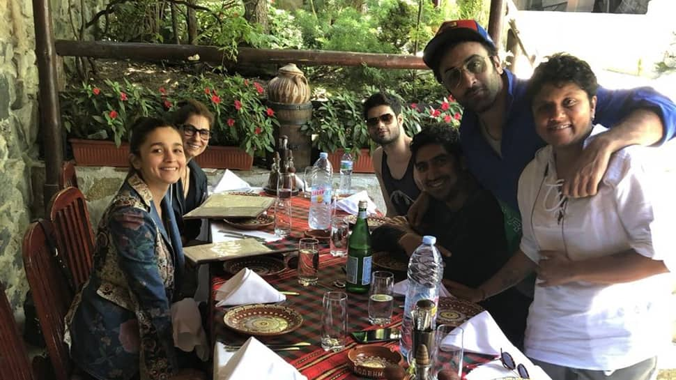 Ranbir Kapoor enjoys a date with Alia Bhatt, bonds with Amitabh Bachchan over selfie