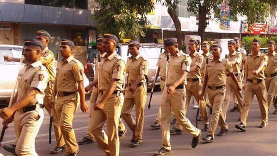 Mob attacks policemen after teenager dies in Mumbai hospital