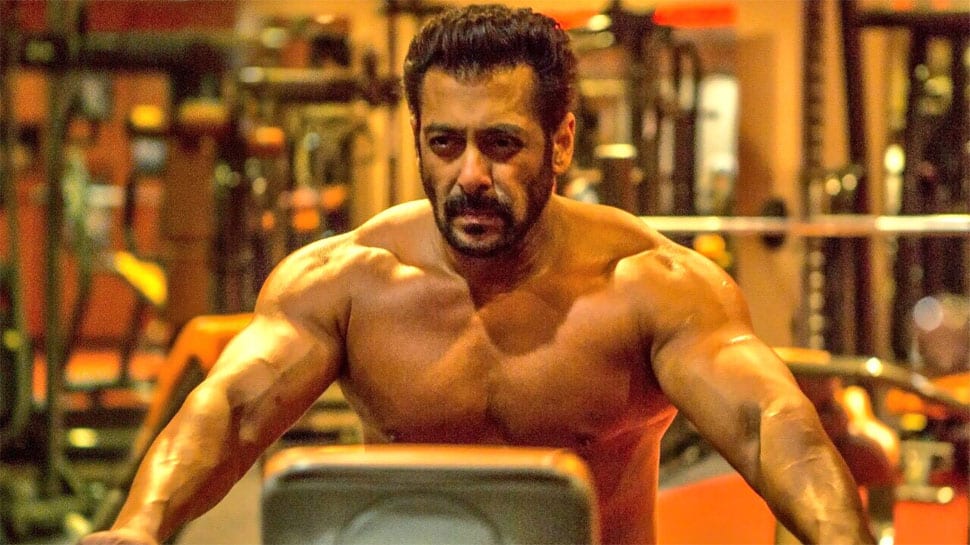 Salman Khan&#039;s first look from &#039;Bharat&#039; is on &#039;fire&#039;—See pic