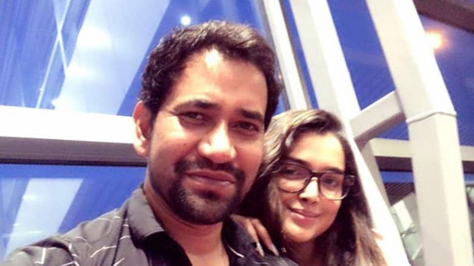 Bhojpuri superstars Dinesh Lal Yadav and Amrapali Dubey&#039;s new selfie is unmissable-See inside