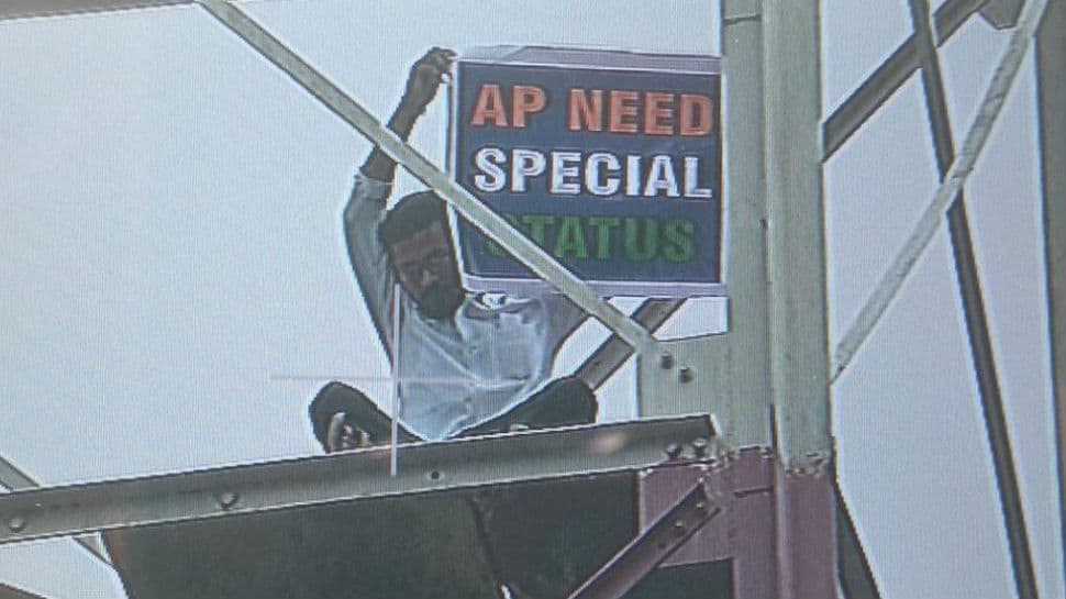 Man climbs tower near Delhi&#039;s Metro Bhawan to demand special status for AP