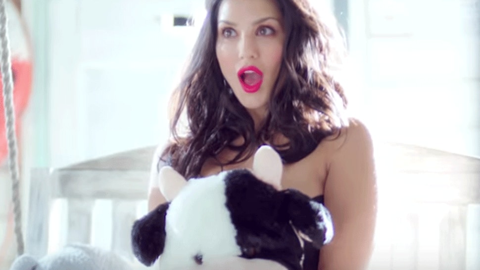 Sunny Leone&#039;s song &#039;It&#039;s Hot&#039; from her biopic will give you TGIF feels - Watch