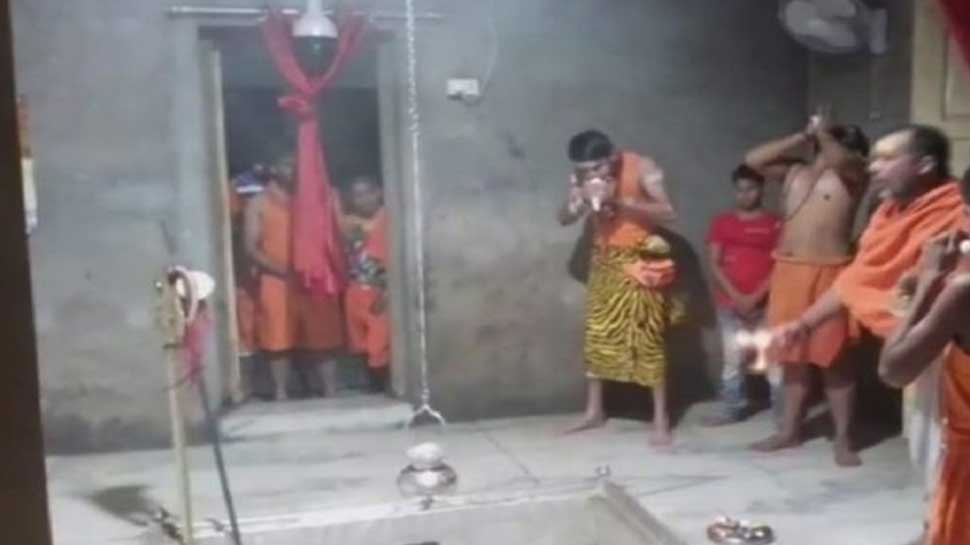 After Lord Krishna, Tej Pratap Yadav appears as &#039;Rudravatar&#039;, offers prayers at Shiva temple