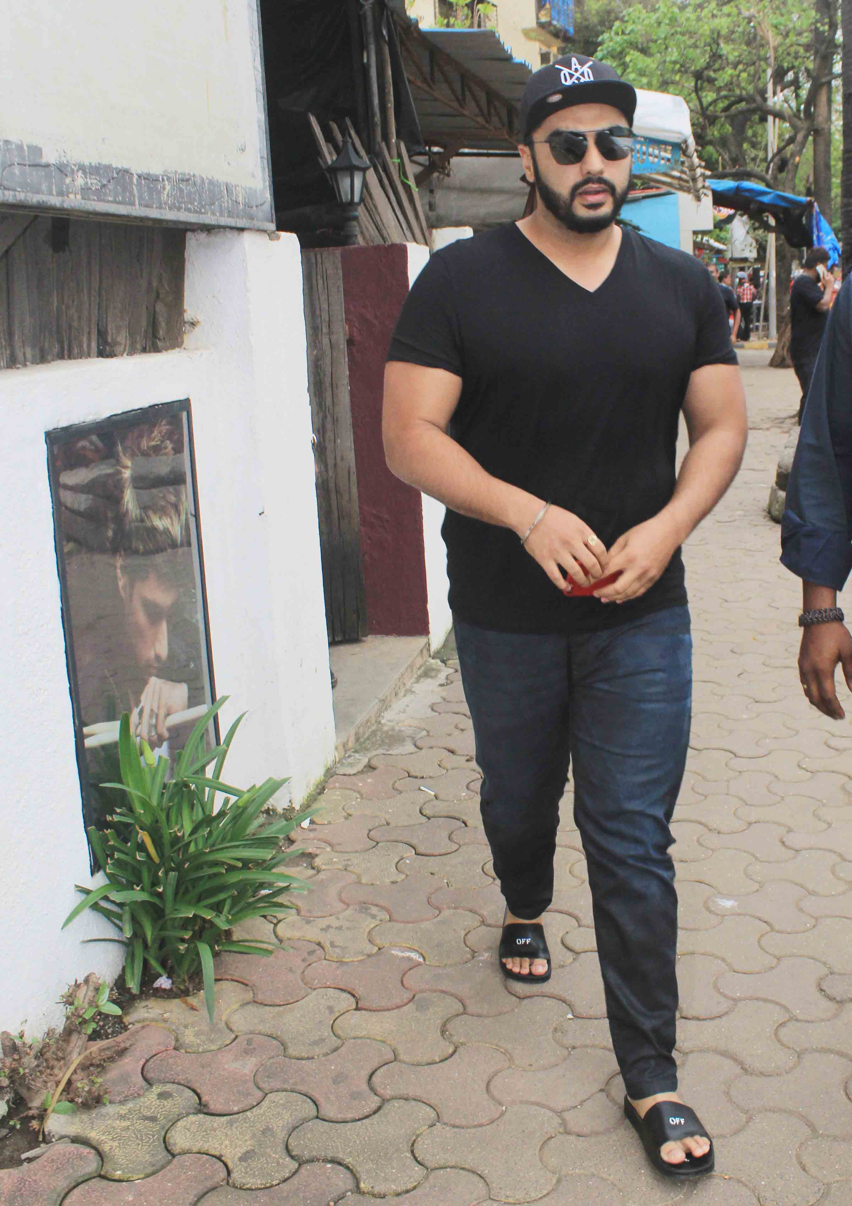 Photo Gallery: Arjun Kapoor, Farhan Akhtar get new haircut ...