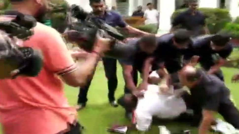 Watch: In CM Vijayan&#039;s presence, man with knife tries to enter Kerala House in Delhi