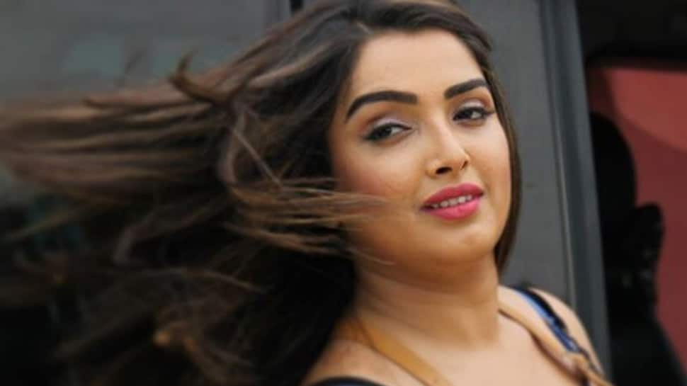 Bhojpuri sizzler Amrapali Dubey&#039;s post-shower selfie will give you weekend vibes—See pic