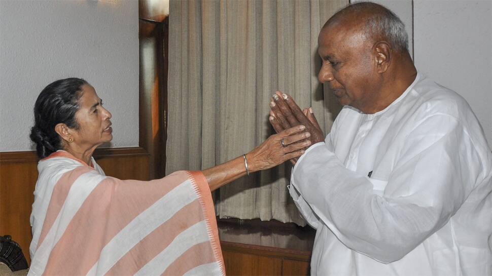 Not averse to projecting Mamata Banerjee as Opposition&#039;s PM face for 2019 polls: Deve Gowda