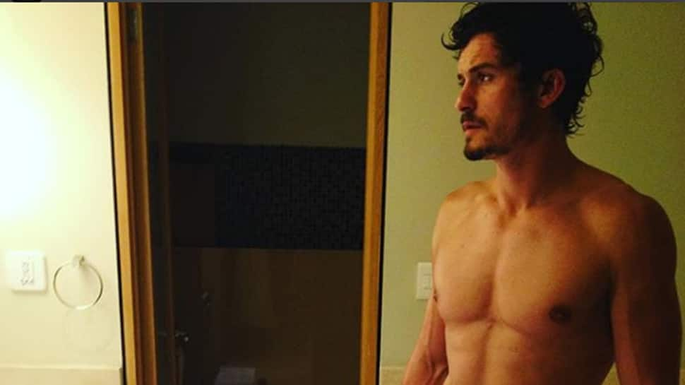 Orlando Bloom strips down in bathroom video as he escapes gigantic spider