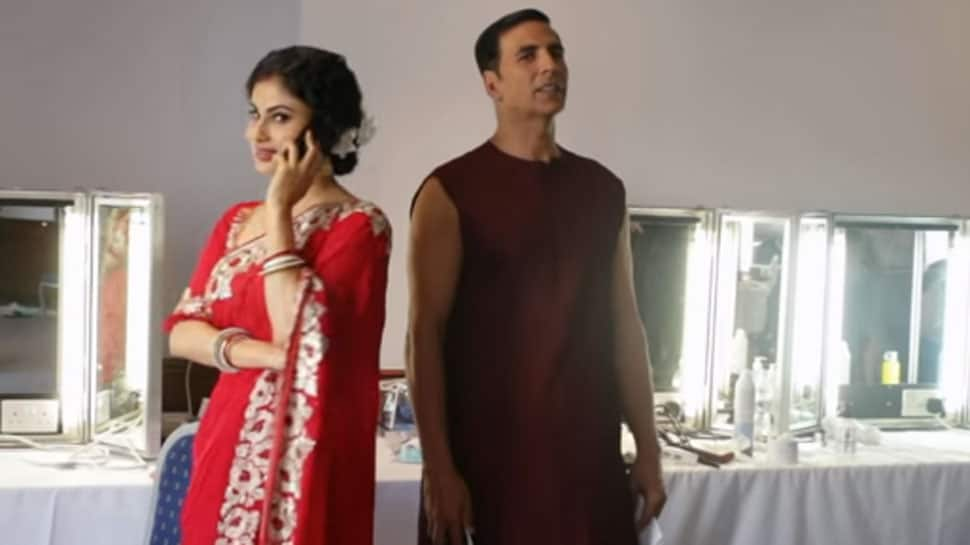 Akshay Kumar played a prank on Mouni Roy and her reaction is pure &#039;Gold&#039;—Watch