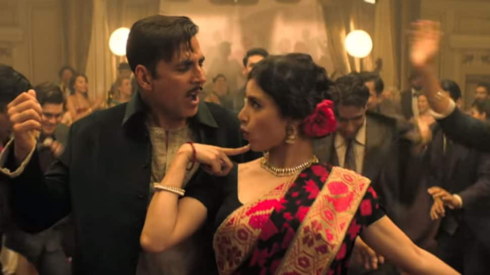 Akshay Kumar-Mouni Roy&#039;s &#039;Monobina&#039; song from &#039;&#039;Gold&#039; is out—Watch