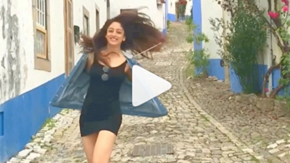 Actress Sandeepa Dhar&#039;s dance moves will set the temperature soaring- Watch videos