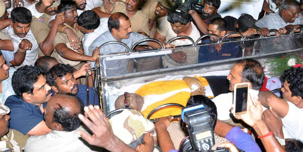 Karunanidhi will be buried at Marina beach, Madras HC rules in favour of DMK