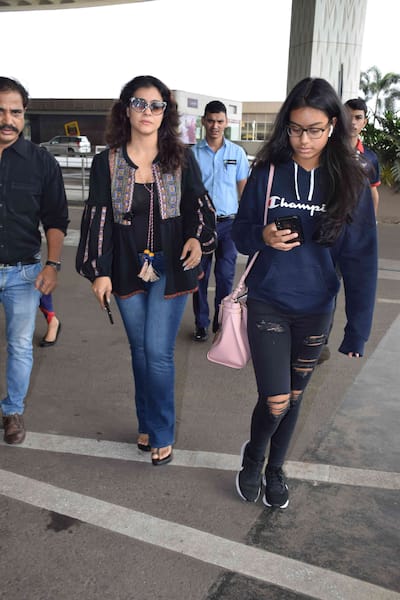 The mother-daughter duo clicked at airport