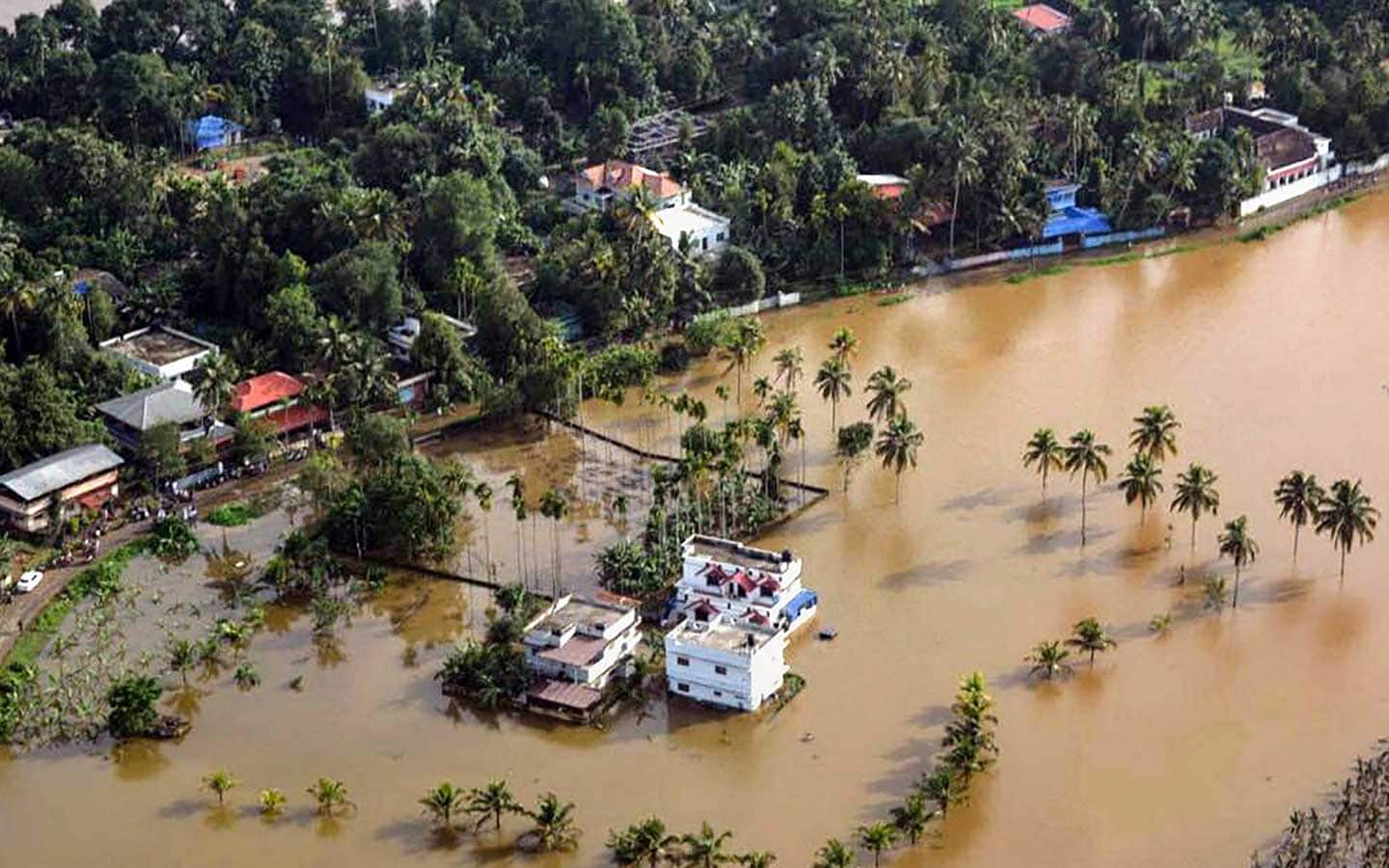 Non-stop rain in Kerala leaves 29 dead, 54,000 homeless; Navy launches &#039;Operation Madad&#039;