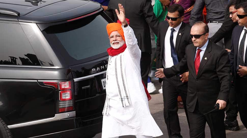 PM Narendra Modi sports saffron headgear during Independence Day address