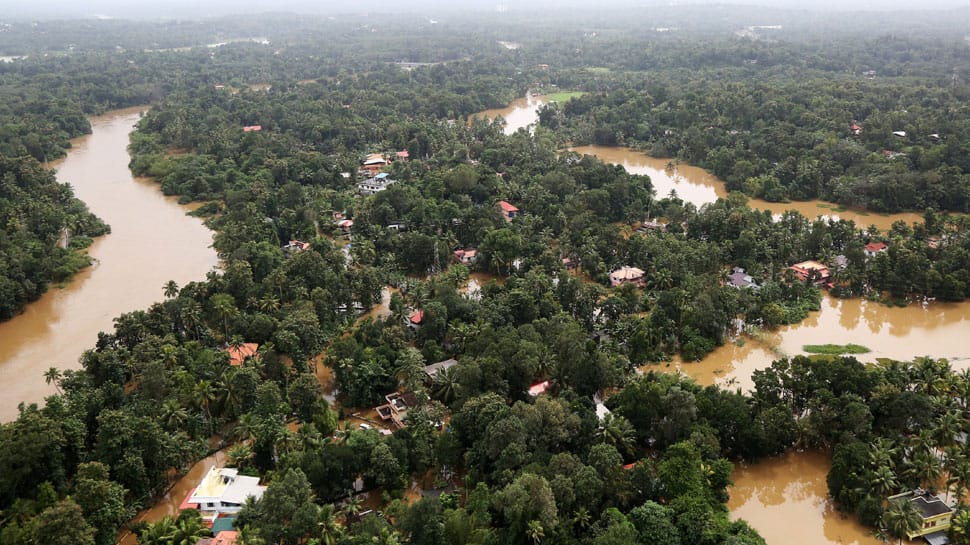 Kerala continues to face flood fury, death toll 324; PM Modi tours affected areas