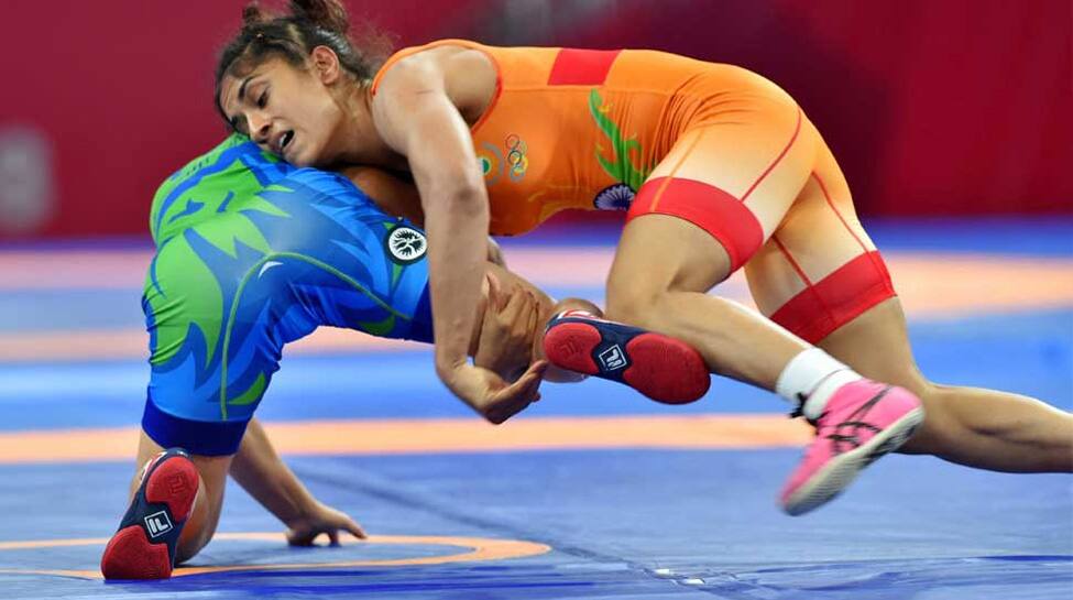 Asian Games: B-Town commends &#039;&#039;Golden Girl&#039;&#039; Vinesh Phogat