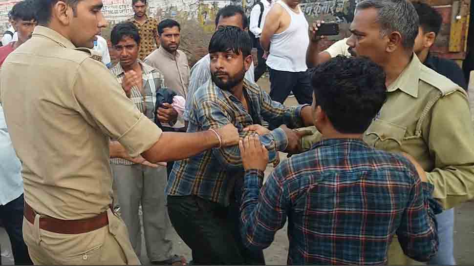 Gau Rakshaks thrash two men with belts, sticks for transporting cows in Uttar Pradesh&#039;s Shamli