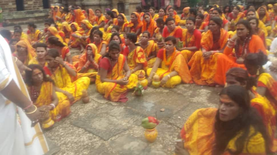 Kerala floods: Hansa - Ek Sanyog team prays for victims, 400 eunuchs join procession