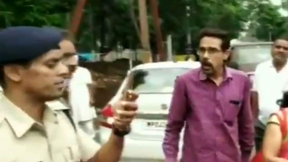 Man claims he&#039;s MP CM&#039;s brother-in-law when stopped by traffic cops, Shivraj laughs it off