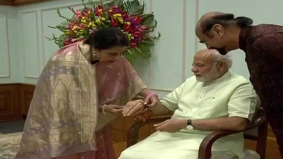 PM Modi&#039;s sister Qamar Mohsin Shaikh ties him rakhi, says he hasn&#039;t changed in 24 years